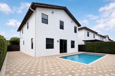 Villa ou maison à louer à Doral, Floride: 4 chambres, 246.19 m2 № 2087599 - photo 4