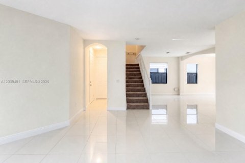 Villa ou maison à louer à Doral, Floride: 4 chambres, 246.19 m2 № 2087599 - photo 10