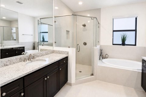 Villa ou maison à louer à Doral, Floride: 4 chambres, 246.19 m2 № 2087599 - photo 22