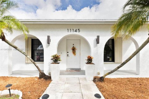 Villa ou maison à louer à Sunrise, Floride: 3 chambres № 2056812 - photo 1