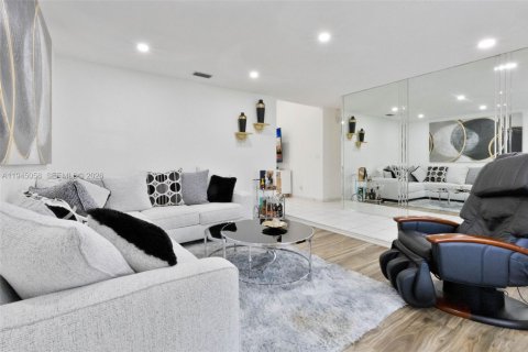 Villa ou maison à louer à Sunrise, Floride: 3 chambres № 2056812 - photo 4