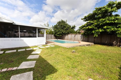 Villa ou maison à louer à Sunrise, Floride: 3 chambres № 2056812 - photo 16