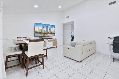 Villa ou maison à louer à Sunrise, Floride: 3 chambres № 2056812 - photo 5