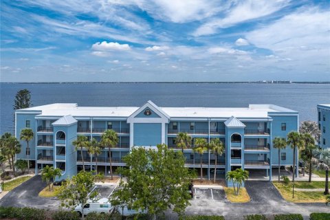 Condo in Punta Gorda, Florida, 3 bedrooms  № 1732471 - photo 1