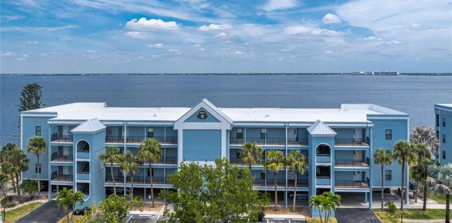 Condo in Punta Gorda, Florida, 3 bedrooms № 1732471