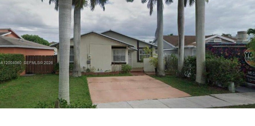 Villa ou maison à Miami, Floride 3 chambres № 2068328