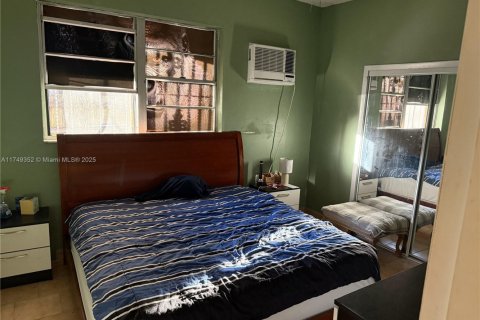 House in Miami, Florida 4 bedrooms, 209.22 sq.m. № 1859810 - photo 7