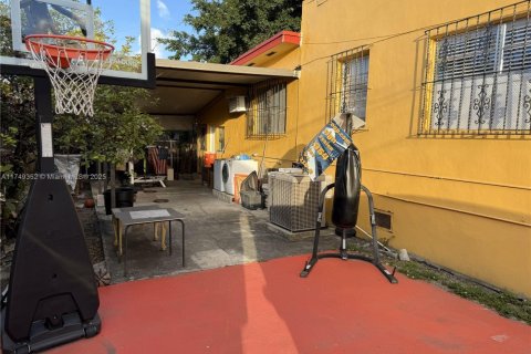 House in Miami, Florida 4 bedrooms, 209.22 sq.m. № 1859810 - photo 3