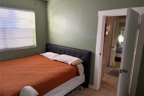House in Miami, Florida 4 bedrooms, 209.22 sq.m. № 1859810 - photo 8