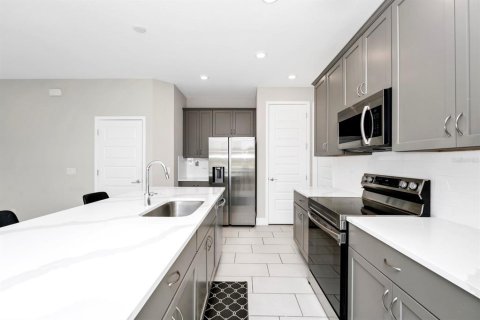 Townhouse in Four Corners, Florida 3 bedrooms, 154.12 sq.m. № 1657230 - photo 4