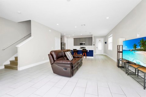 Townhouse in Four Corners, Florida 3 bedrooms, 154.12 sq.m. № 1657230 - photo 9
