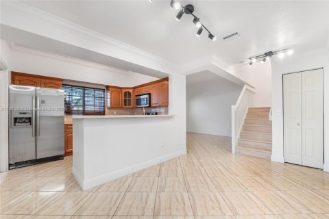 Купить кондоминиум в Майами, Флорида 3 спальни, 110.55м2, № 1927937 - фото 3
