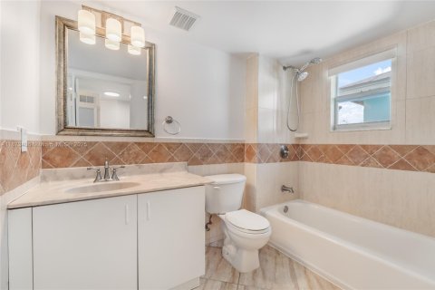 Купить кондоминиум в Майами, Флорида 3 спальни, 110.55м2, № 1927937 - фото 12