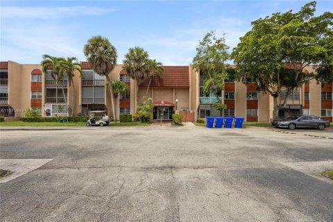 Купить кондоминиум в Норт-Лодердейл, Флорида 1 спальня, 80.82м2, № 1928731 - фото 30