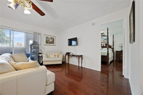 Купить кондоминиум в Норт-Лодердейл, Флорида 1 спальня, 80.82м2, № 1928731 - фото 5