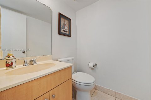 Купить кондоминиум в Норт-Лодердейл, Флорида 1 спальня, 80.82м2, № 1928731 - фото 6