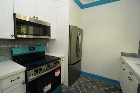 House in Miami Beach, Florida 1 bedroom, 60.85 sq.m. № 2030048 - photo 9