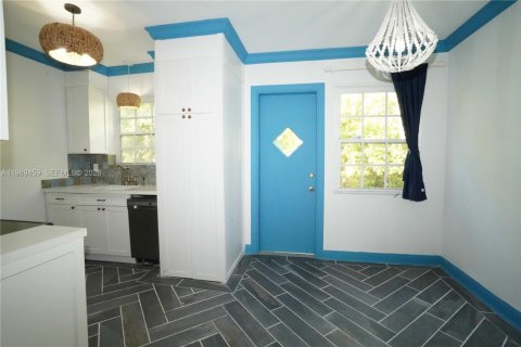 House in Miami Beach, Florida 1 bedroom, 60.85 sq.m. № 2030048 - photo 6