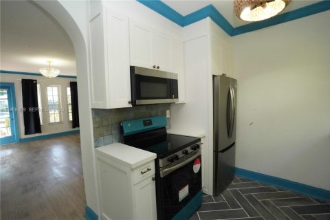 House in Miami Beach, Florida 1 bedroom, 60.85 sq.m. № 2030048 - photo 7