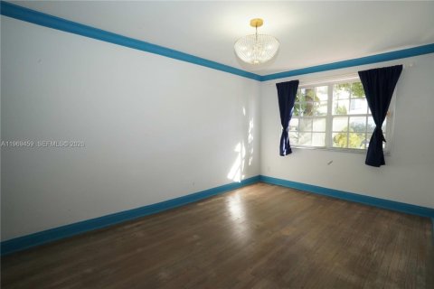 House in Miami Beach, Florida 1 bedroom, 60.85 sq.m. № 2030048 - photo 10