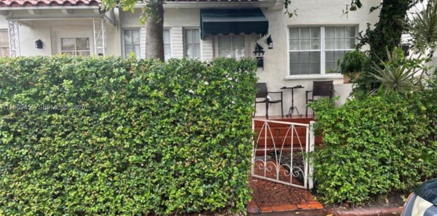 House in Miami Beach, Florida 1 bedroom, 60.85 sq.m. № 2030048