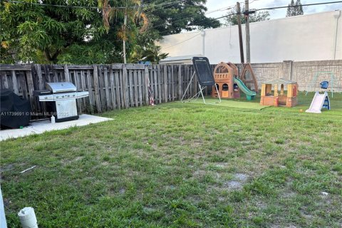 House in Fort Lauderdale, Florida 3 bedrooms, 92.9 sq.m. № 1950323 - photo 13