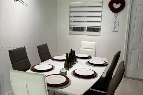 House in Fort Lauderdale, Florida 3 bedrooms, 92.9 sq.m. № 1950323 - photo 14