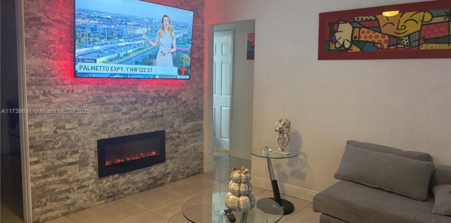 House in Fort Lauderdale, Florida 3 bedrooms, 92.9 sq.m. № 1950323