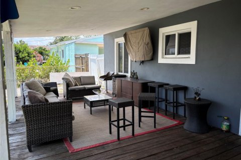 House in Fort Lauderdale, Florida 3 bedrooms, 92.9 sq.m. № 1950323 - photo 15