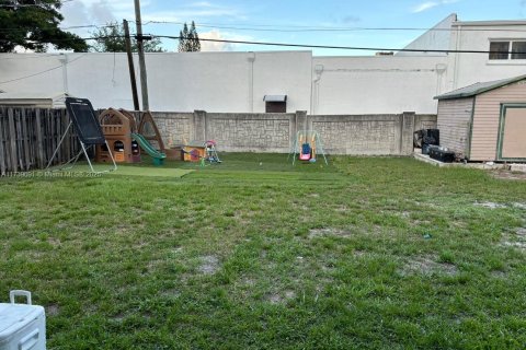 House in Fort Lauderdale, Florida 3 bedrooms, 92.9 sq.m. № 1950323 - photo 16