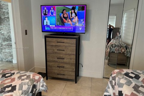 House in Fort Lauderdale, Florida 3 bedrooms, 92.9 sq.m. № 1950323 - photo 2