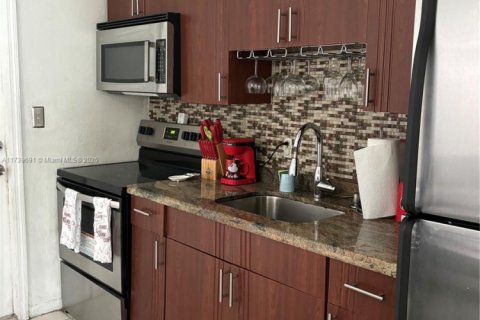 House in Fort Lauderdale, Florida 3 bedrooms, 92.9 sq.m. № 1950323 - photo 11