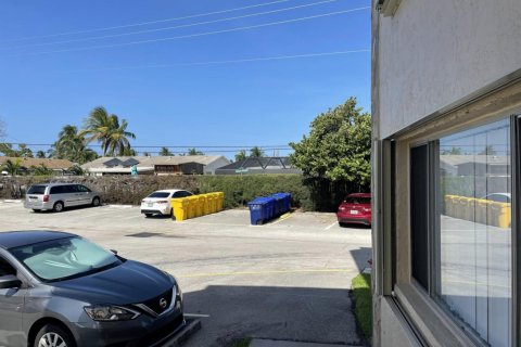 Condominio en alquiler en Palm Springs, Florida, 1 dormitorio, 70.33 m2 № 1174112 - foto 1