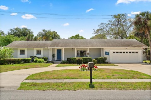 House in Orlando, Florida 4 bedrooms, 182.92 sq.m. № 1622772 - photo 1