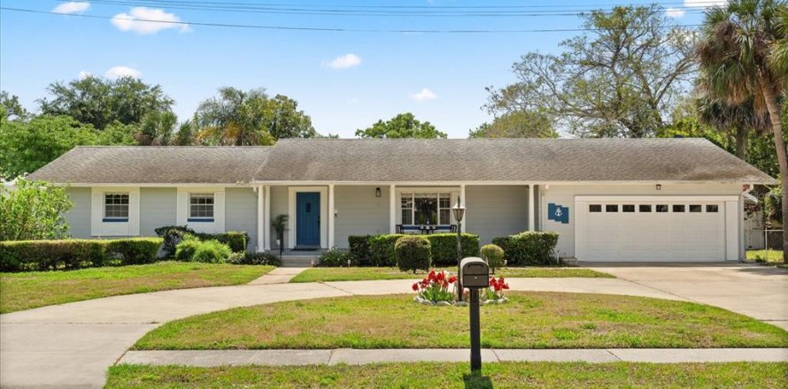 House in Orlando, Florida 4 bedrooms, 182.92 sq.m. № 1622772