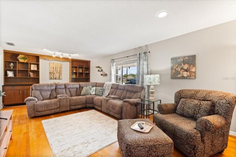 House in Orlando, Florida 4 bedrooms, 182.92 sq.m. № 1622772 - photo 4