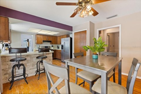 House in Orlando, Florida 4 bedrooms, 182.92 sq.m. № 1622772 - photo 16