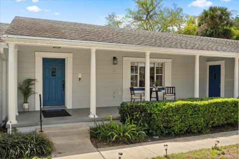 House in Orlando, Florida 4 bedrooms, 182.92 sq.m. № 1622772 - photo 2