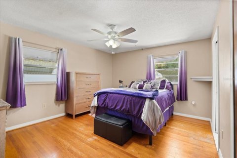 House in Orlando, Florida 4 bedrooms, 182.92 sq.m. № 1622772 - photo 7