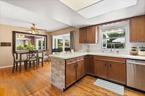 House in Orlando, Florida 4 bedrooms, 182.92 sq.m. № 1622772 - photo 17