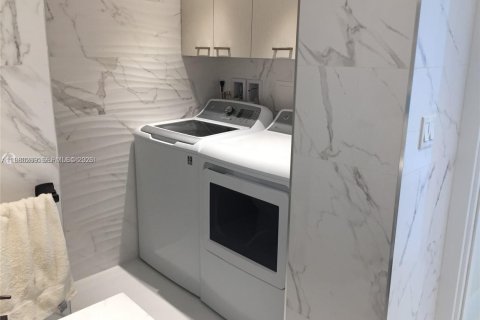 Condominio en alquiler en Sunny Isles Beach, Florida, 3 dormitorios, 163.51 m2 № 2045200 - foto 5