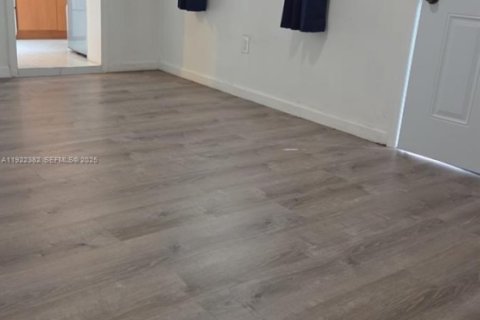 Villa ou maison à louer à Hollywood, Floride: 123.37 m2 № 1976629 - photo 4