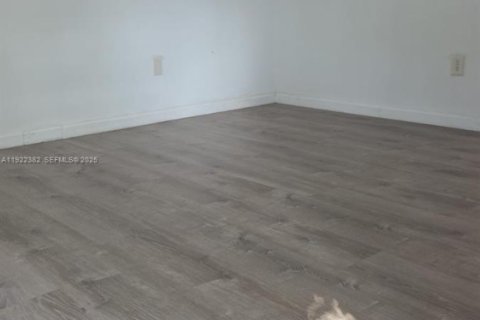 Villa ou maison à louer à Hollywood, Floride: 123.37 m2 № 1976629 - photo 8