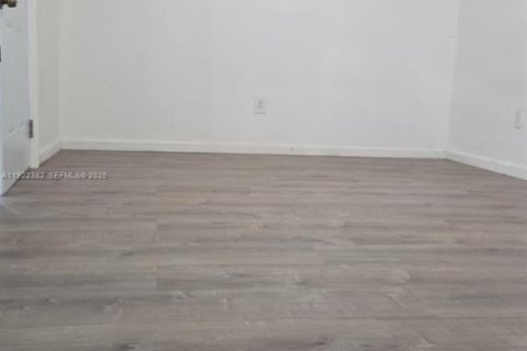 Villa ou maison à louer à Hollywood, Floride: 123.37 m2 № 1976629 - photo 5