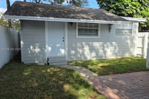 Villa ou maison à louer à Hollywood, Floride: 123.37 m2 № 1976629 - photo 1