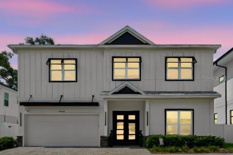 House in Tampa, Florida 5 bedrooms, 380.43 sq.m. № 2231602