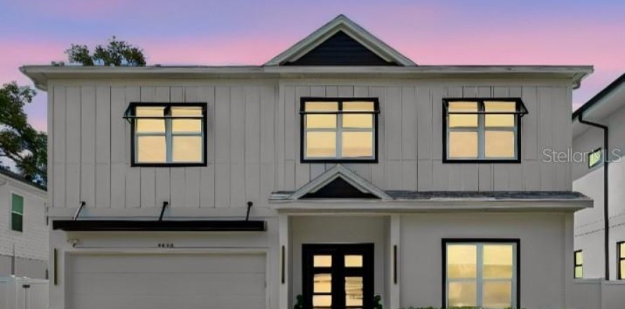 House in Tampa, Florida 5 bedrooms, 380.43 sq.m. № 2231602
