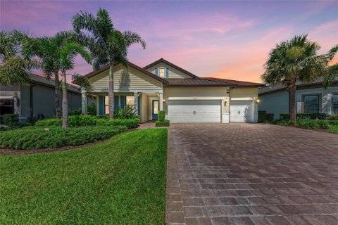 House in Sarasota, Florida 3 bedrooms, 186.45 sq.m. № 1801906 - photo 1