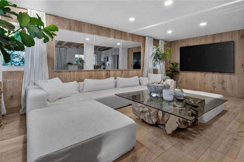 House in Fort Lauderdale, Florida 3 bedrooms, 135.27 sq.m. № 2062618 - photo 14