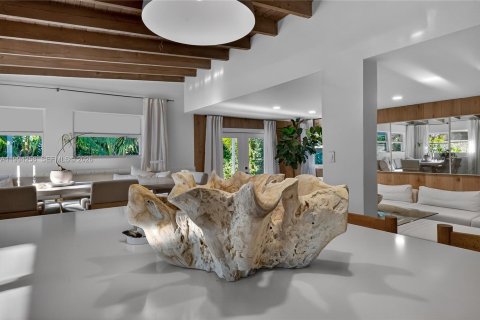 House in Fort Lauderdale, Florida 3 bedrooms, 135.27 sq.m. № 2062618 - photo 3